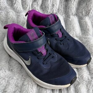 Nike kids starrunner Stylish Kids Navy and Purple Sneakers